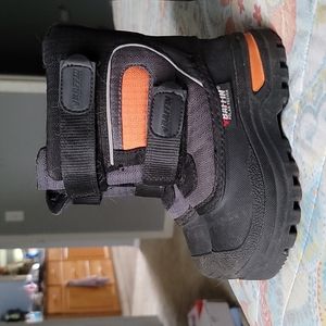 Kids size 9 Baffin snow boots